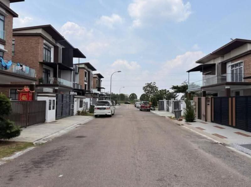 Cluster House for Sale in Bandar Cemerlang (Ulu Tiram) - Dexter Lim - Exterior - PropertyGuru.com.my