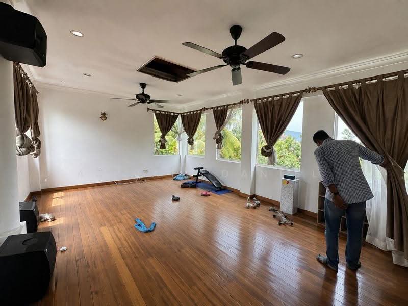 Semi-Detached House for Sale in Seksyen 13 (Shah Alam) - Ashraff Daniel - Gym - PropertyGuru.com.my
