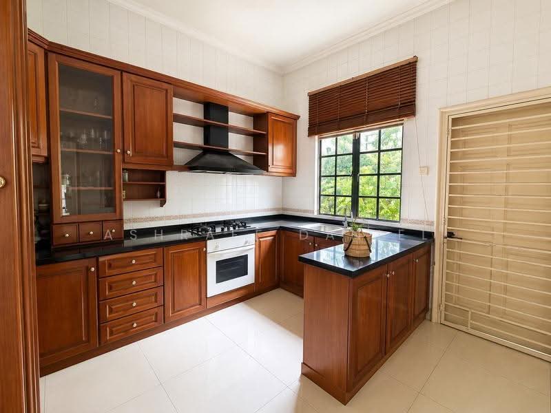Semi-Detached House for Sale in Seksyen 13 (Shah Alam) - Ashraff Daniel - Kitchen - PropertyGuru.com.my