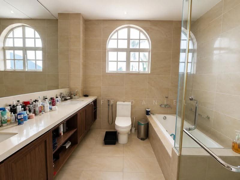 Semi-Detached House for Sale in Seksyen 13 (Shah Alam) - Ashraff Daniel - Bathroom - PropertyGuru.com.my