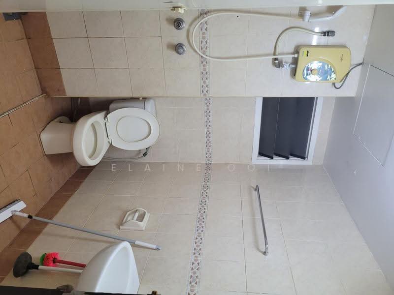 Kondominium untuk Dijual di Gurney Park Condominium - Elaine Ooi - Bathroom - PropertyGuru.com.my