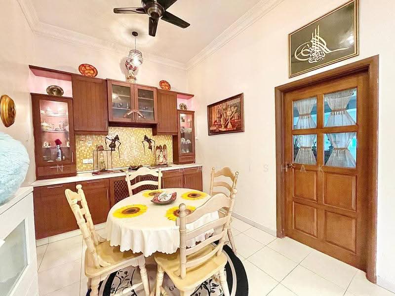 Semi-Detached House for Sale in Glenmarie Cove (Klang) - Nur Adibah Ishak - Dining Room - PropertyGuru.com.my