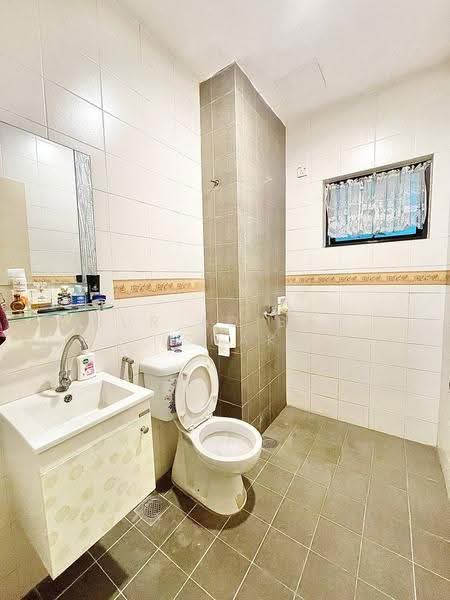 Semi-Detached House for Sale in Glenmarie Cove (Klang) - Nur Adibah Ishak - Bathroom - PropertyGuru.com.my