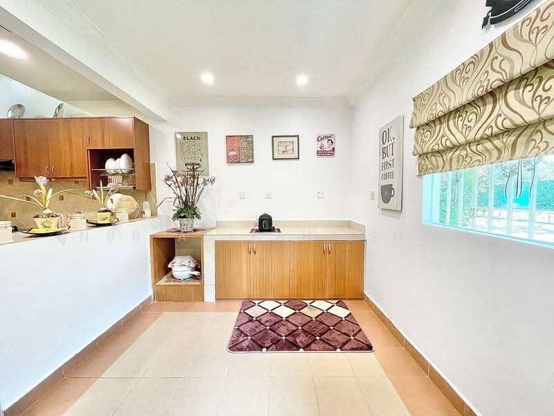 Semi-Detached House for Sale in Glenmarie Cove (Klang) - Nur Adibah Ishak - Kitchen - PropertyGuru.com.my