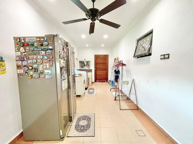 Semi-Detached House for Sale in Glenmarie Cove (Klang) - Nur Adibah Ishak - Kitchen - PropertyGuru.com.my