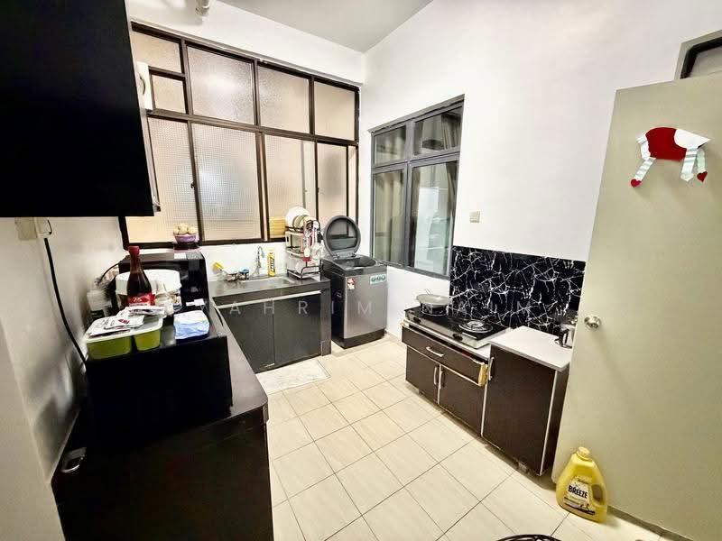 Kondominium untuk Dijual di Riverdale @ Usj One Park - Syahrim Naim - Kitchen - PropertyGuru.com.my
