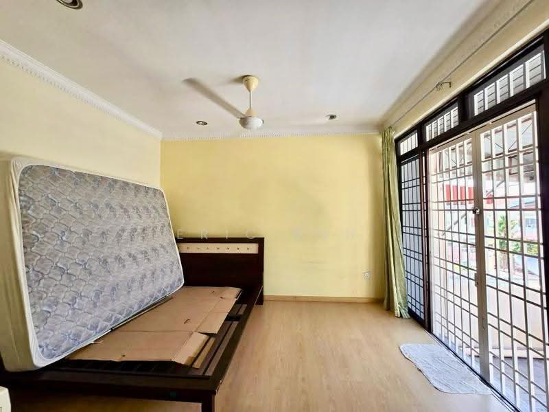2-storey Terraced House for Sale in Island Glades (Jelutong) - Eric Boh - Bedroom - PropertyGuru.com.my