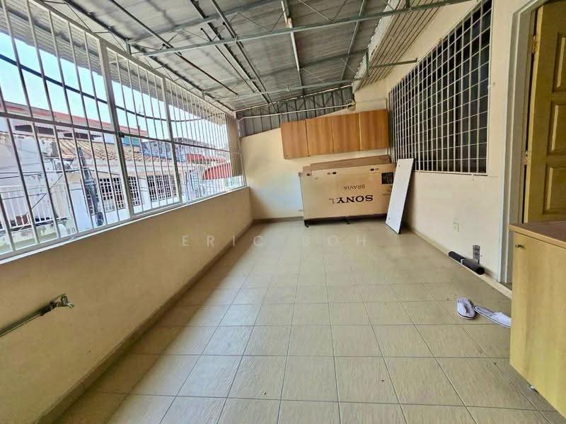2-storey Terraced House for Sale in Island Glades (Jelutong) - Eric Boh - Balcony - PropertyGuru.com.my