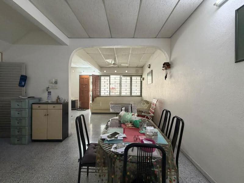 2-storey Terraced House for Sale in Island Glades (Jelutong) - Eric Boh - Living Room - PropertyGuru.com.my