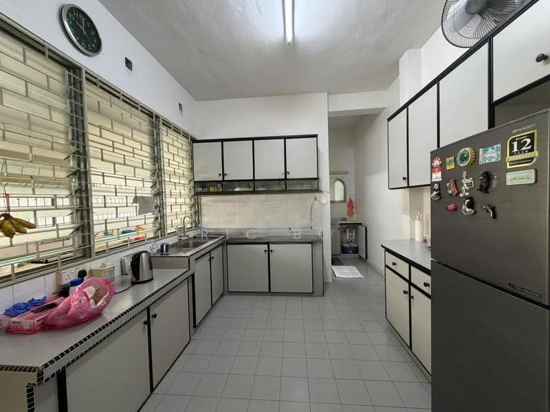 2-storey Terraced House for Sale in Island Glades (Jelutong) - Eric Boh - Kitchen - PropertyGuru.com.my