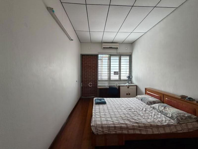 2-storey Terraced House for Sale in Island Glades (Jelutong) - Eric Boh - Bedroom - PropertyGuru.com.my