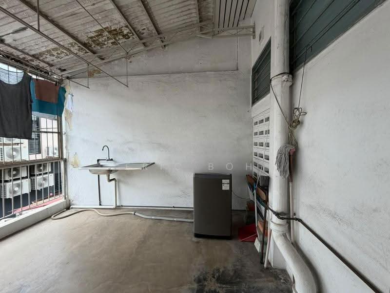 2-storey Terraced House for Sale in Island Glades (Jelutong) - Eric Boh - Balcony - PropertyGuru.com.my