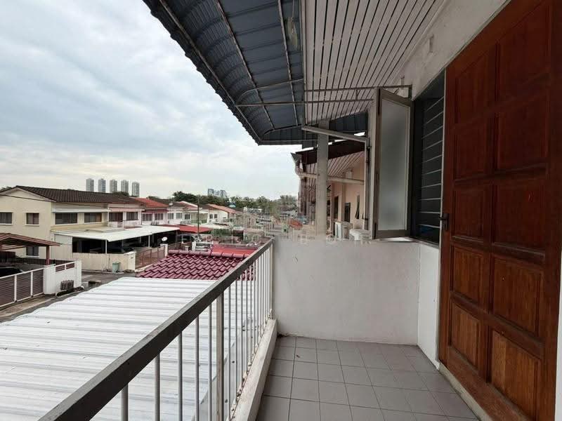 2-storey Terraced House for Sale in Island Glades (Jelutong) - Eric Boh - Balcony - PropertyGuru.com.my