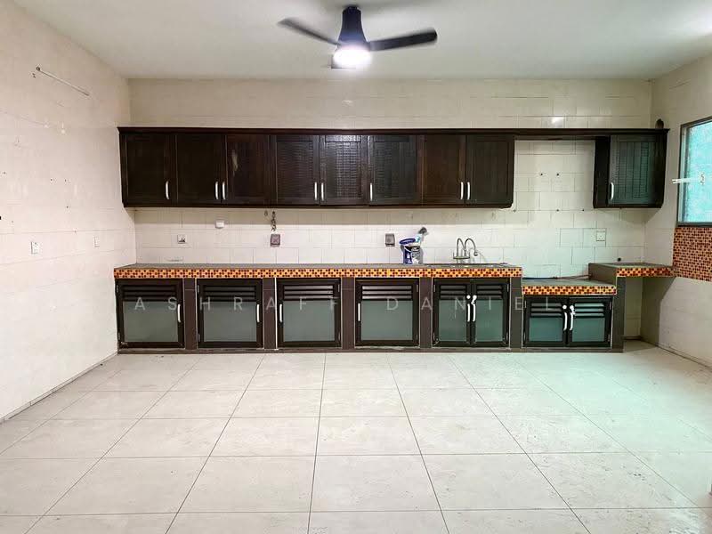 2-storey Terraced House for Sale in Bukit Jelutong (Shah Alam) - Ashraff Daniel - Kitchen - PropertyGuru.com.my