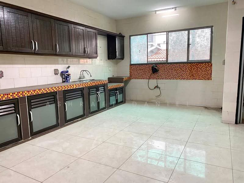 2-storey Terraced House for Sale in Bukit Jelutong (Shah Alam) - Ashraff Daniel - Kitchen - PropertyGuru.com.my