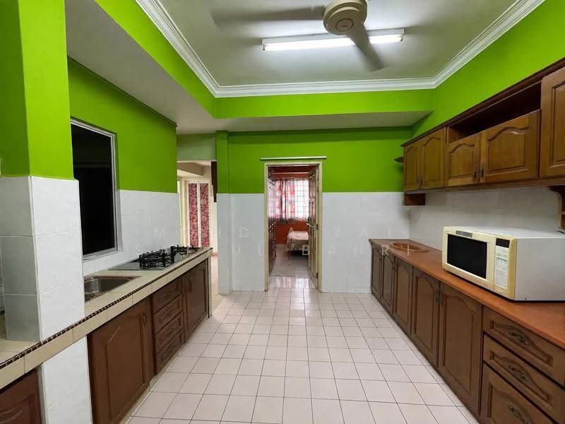 2-storey Terraced House for Sale in Usj 9 (Subang Jaya) - Mohd Aizat Saiful Bahri - Kitchen - PropertyGuru.com.my