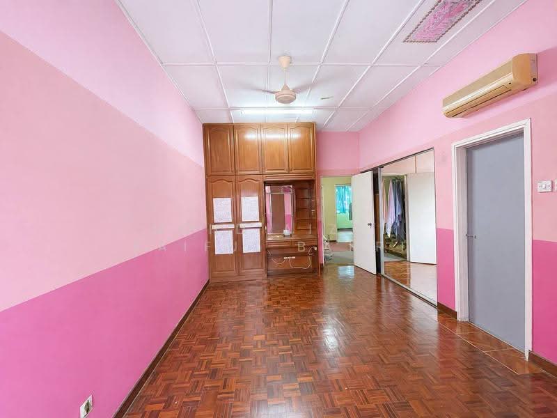 2-storey Terraced House for Sale in Usj 9 (Subang Jaya) - Mohd Aizat Saiful Bahri - Bedroom - PropertyGuru.com.my