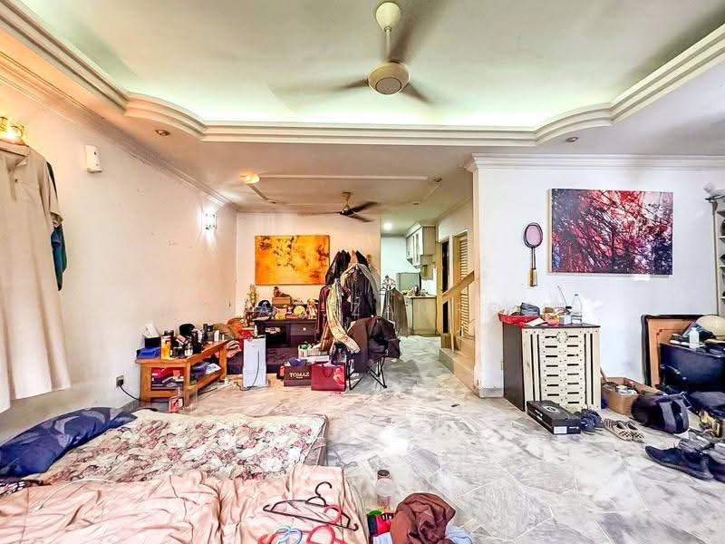 2-storey Terraced House for Sale in Seksyen 9 (Shah Alam) - Izzat Zamros - Living Room - PropertyGuru.com.my