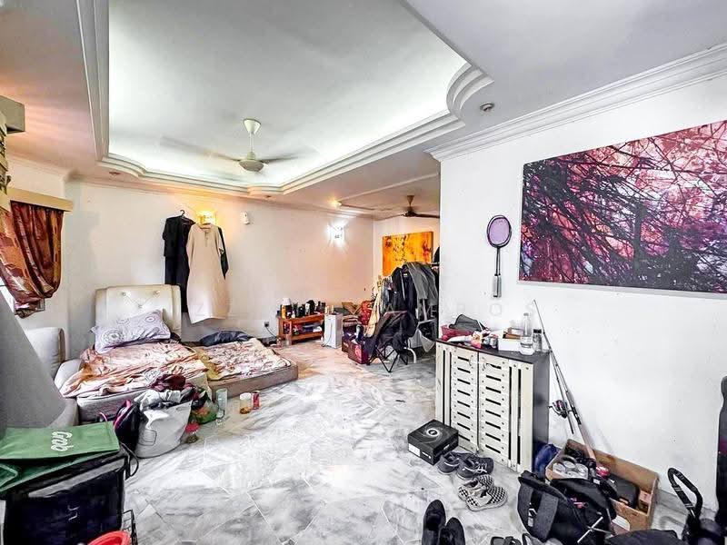 2-storey Terraced House for Sale in Seksyen 9 (Shah Alam) - Izzat Zamros - Living Room - PropertyGuru.com.my