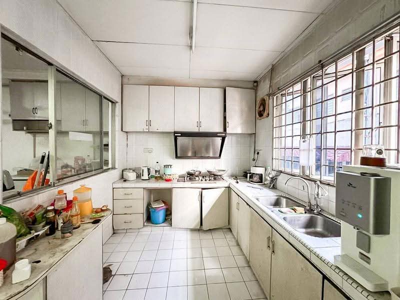 2-storey Terraced House for Sale in Seksyen 9 (Shah Alam) - Izzat Zamros - Kitchen - PropertyGuru.com.my