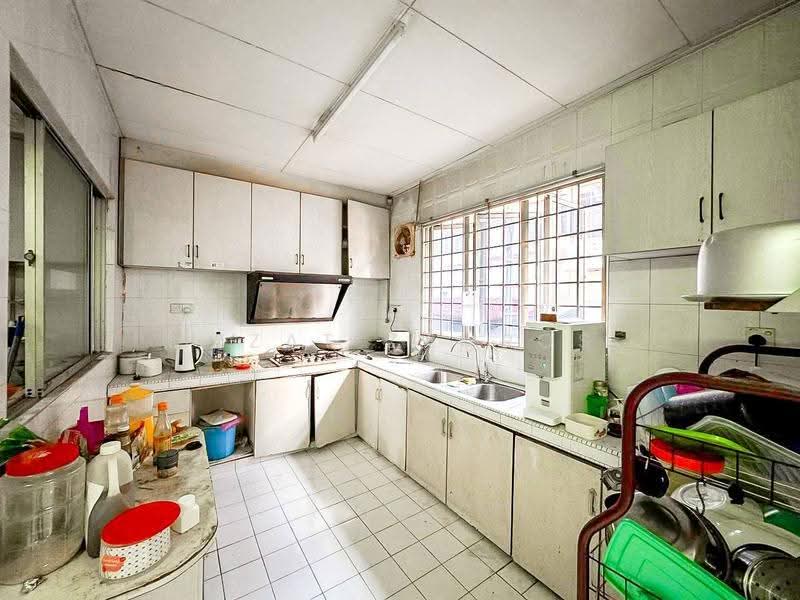 2-storey Terraced House for Sale in Seksyen 9 (Shah Alam) - Izzat Zamros - Kitchen - PropertyGuru.com.my