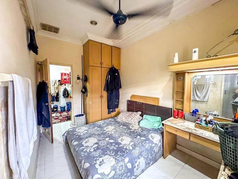 2-storey Terraced House for Sale in Seksyen 9 (Shah Alam) - Izzat Zamros - PropertyGuru.com.my