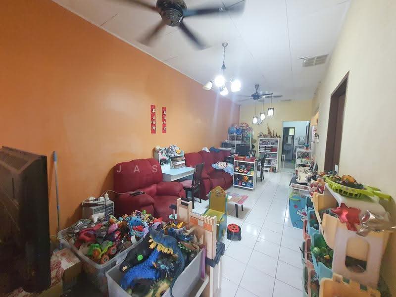 Rumah Teres 1-Tingkat untuk Dijual di Taman Puncak Jalil (Seri Kembangan) - Jason Tan - Living Room - PropertyGuru.com.my