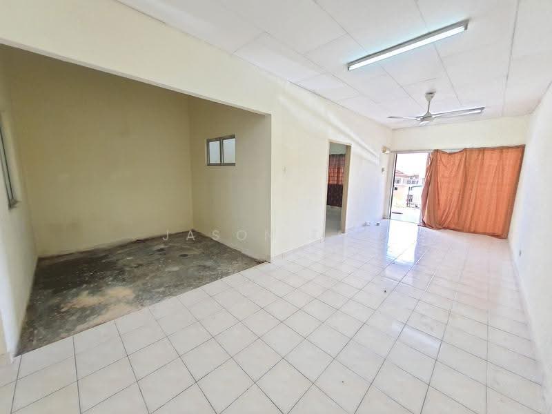 Rumah Teres 1-Tingkat untuk Dijual di Taman Puncak Jalil (Seri Kembangan) - Jason Tan - Living Room - PropertyGuru.com.my