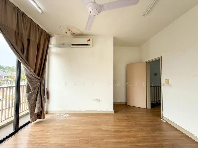 Rumah Teres 2-Tingkat untuk Dijual di Elmina (Shah Alam) - Ashraff Daniel - Living Room - PropertyGuru.com.my