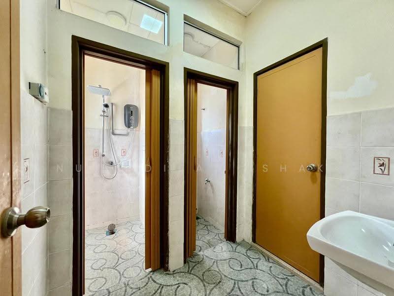 Terraced House for Sale in Kajang (Selangor) - Nur Adibah Ishak - Bathroom - PropertyGuru.com.my
