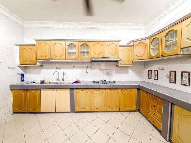 Semi-Detached House for Sale in Seksyen 9 (Shah Alam) - Izzat Zamros - Kitchen - PropertyGuru.com.my