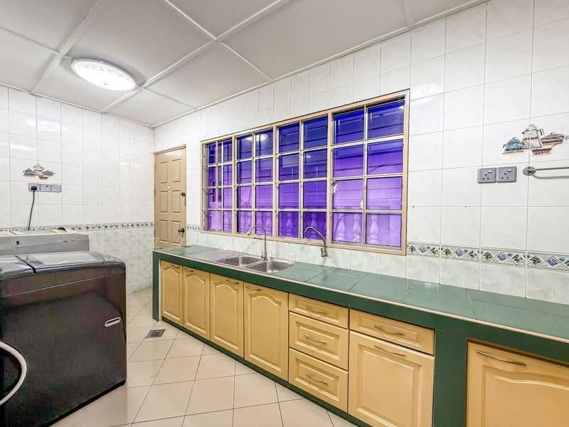 Semi-Detached House for Sale in Seksyen 9 (Shah Alam) - Izzat Zamros - Kitchen - PropertyGuru.com.my