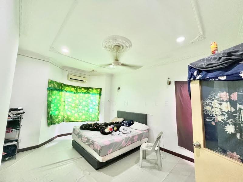 Semi-Detached House for Sale in Bandar Country Homes (Rawang) - Samson Lee - Bedroom - PropertyGuru.com.my