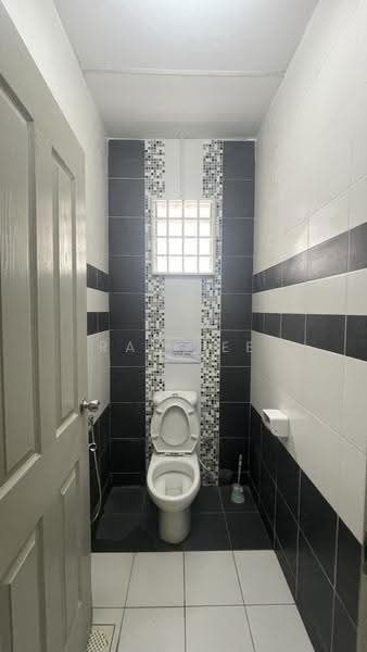 Shop / Office for Rent in Bandar Indahpura (Kulai) - Ray Lee - Bathroom - PropertyGuru.com.my