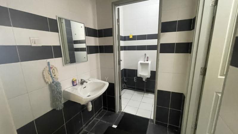 Shop / Office for Rent in Bandar Indahpura (Kulai) - Ray Lee - Bathroom - PropertyGuru.com.my