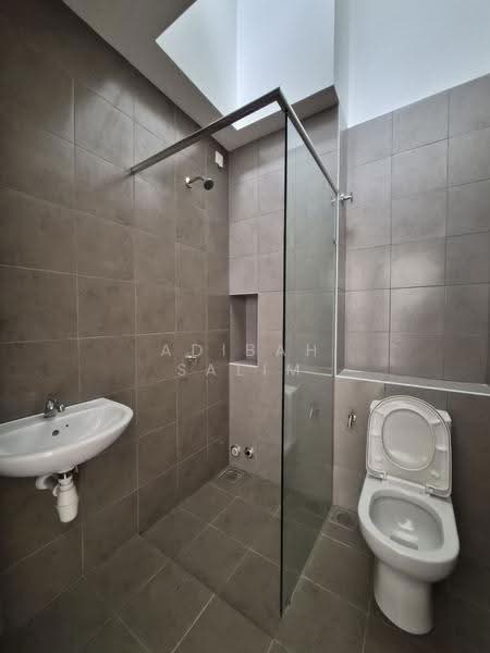 Rumah Teres 2-Tingkat untuk Dijual di Setia Safiro (Cyberjaya) - Adibah Salim - Bathroom - PropertyGuru.com.my