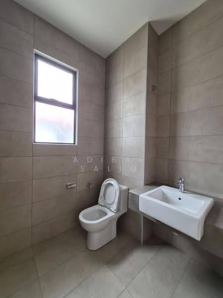 Rumah Teres 2-Tingkat untuk Dijual di Setia Safiro (Cyberjaya) - Adibah Salim - Bathroom - PropertyGuru.com.my