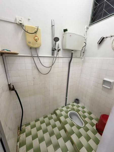 2-storey Terraced House for Sale in Taman Johor Jaya (Johor Bahru) - Zoey Lee - Bathroom - PropertyGuru.com.my