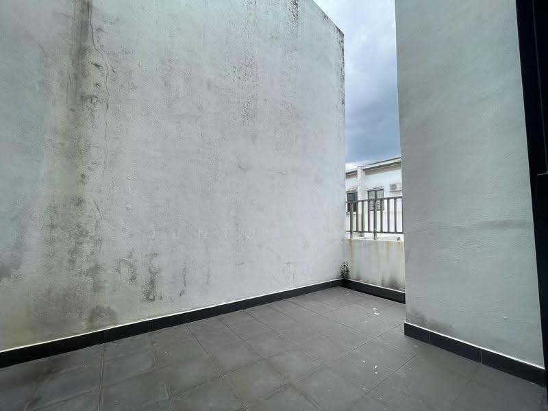 3-storey Terraced House for Sale in Rawang (Selangor) - Junior Ong - Balcony - PropertyGuru.com.my