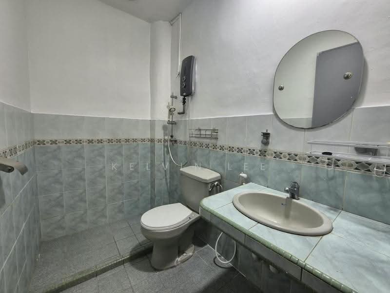 2-storey Terraced House for Rent in SS15 (Subang Jaya) - Kelvin Lee - Bathroom - PropertyGuru.com.my