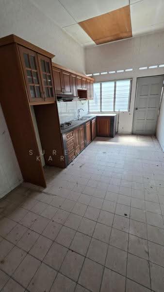 1-storey Terraced House for Sale in Taman Telok (Telok Panglima Garang) - Surendran Karapiah - Kitchen - PropertyGuru.com.my