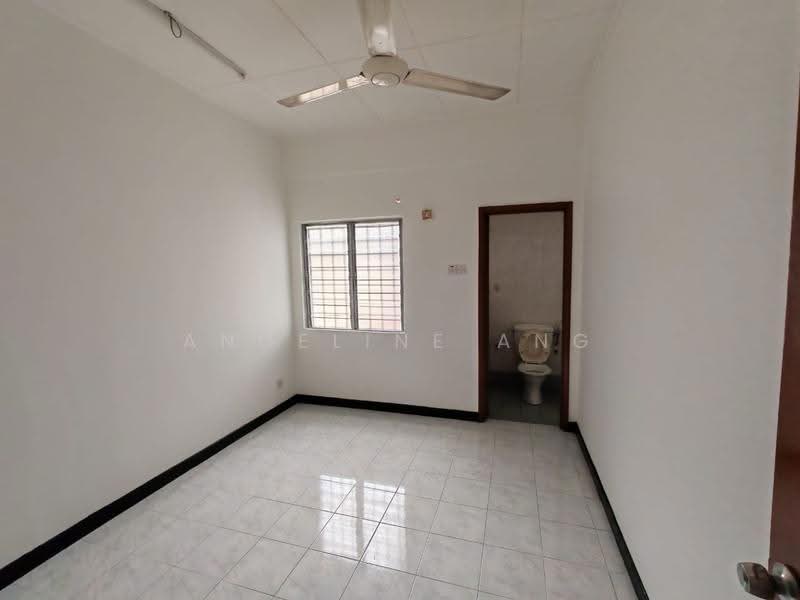 Rumah Teres 2-Tingkat untuk Disewa di Shah Alam (Selangor) - ANGELINE ANG - Bathroom - PropertyGuru.com.my