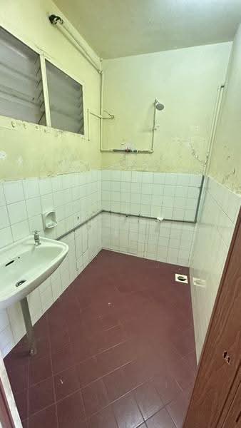Rumah Teres 1.5-Tingkat untuk Dijual di Taman Lian Seng (Kluang) - Shanel Tee - Bathroom - PropertyGuru.com.my