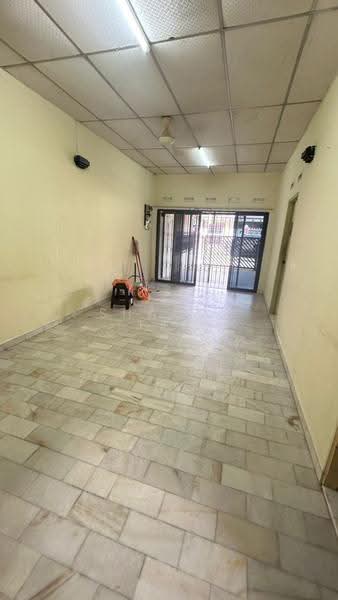Rumah Teres 1.5-Tingkat untuk Dijual di Taman Lian Seng (Kluang) - Shanel Tee - Living Room - PropertyGuru.com.my
