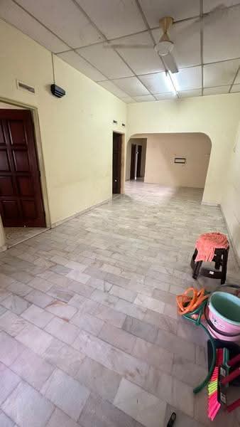 Rumah Teres 1.5-Tingkat untuk Dijual di Taman Lian Seng (Kluang) - Shanel Tee - Living Room - PropertyGuru.com.my