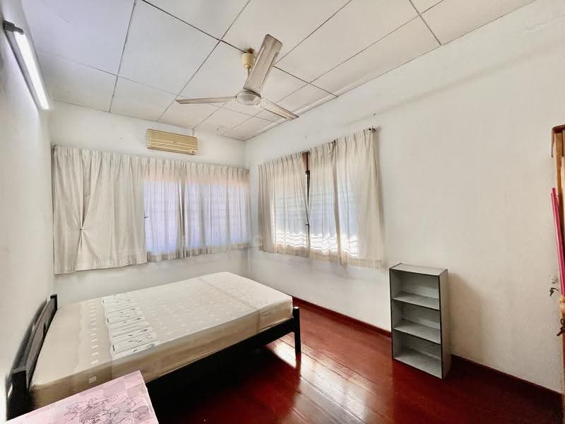 2-storey Terraced House for Sale in Island Glades (Jelutong) - Eric Boh - Bedroom - PropertyGuru.com.my
