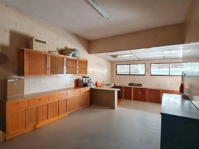 Semi-Detached House for Sale in Island Glades (Jelutong) - Eric Boh - Kitchen - PropertyGuru.com.my