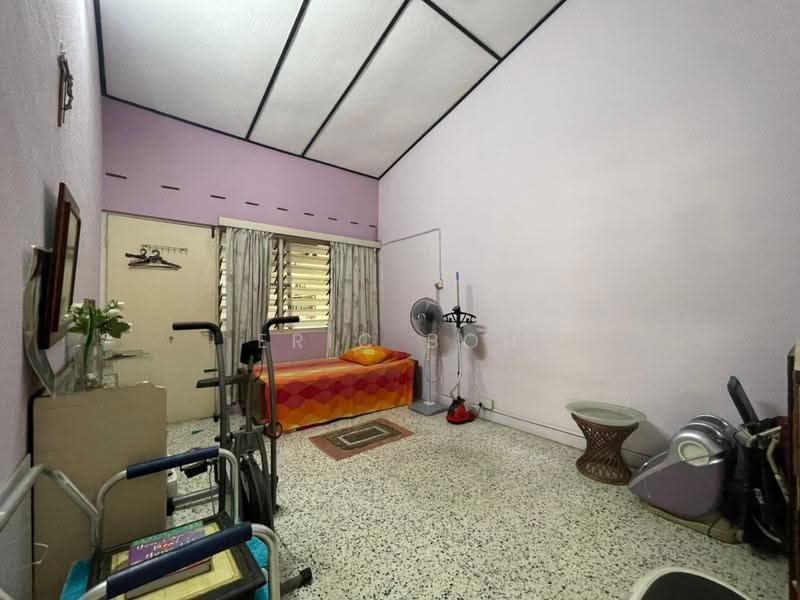 Semi-Detached House for Sale in Island Glades (Jelutong) - Eric Boh - Bedroom - PropertyGuru.com.my