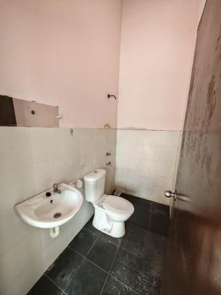 2-storey Terraced House for Sale in Senai (Johor) - Miki Teoh - Bathroom - PropertyGuru.com.my