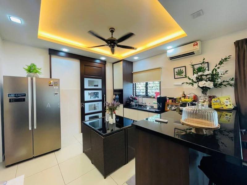 3-storey Terraced House for Sale in Setia Utama (Setia Alam) - Ashraff Daniel - Kitchen - PropertyGuru.com.my